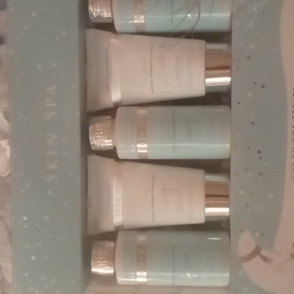 Baylis& Harding Other - Baylis & Harding Skin Spa Kit